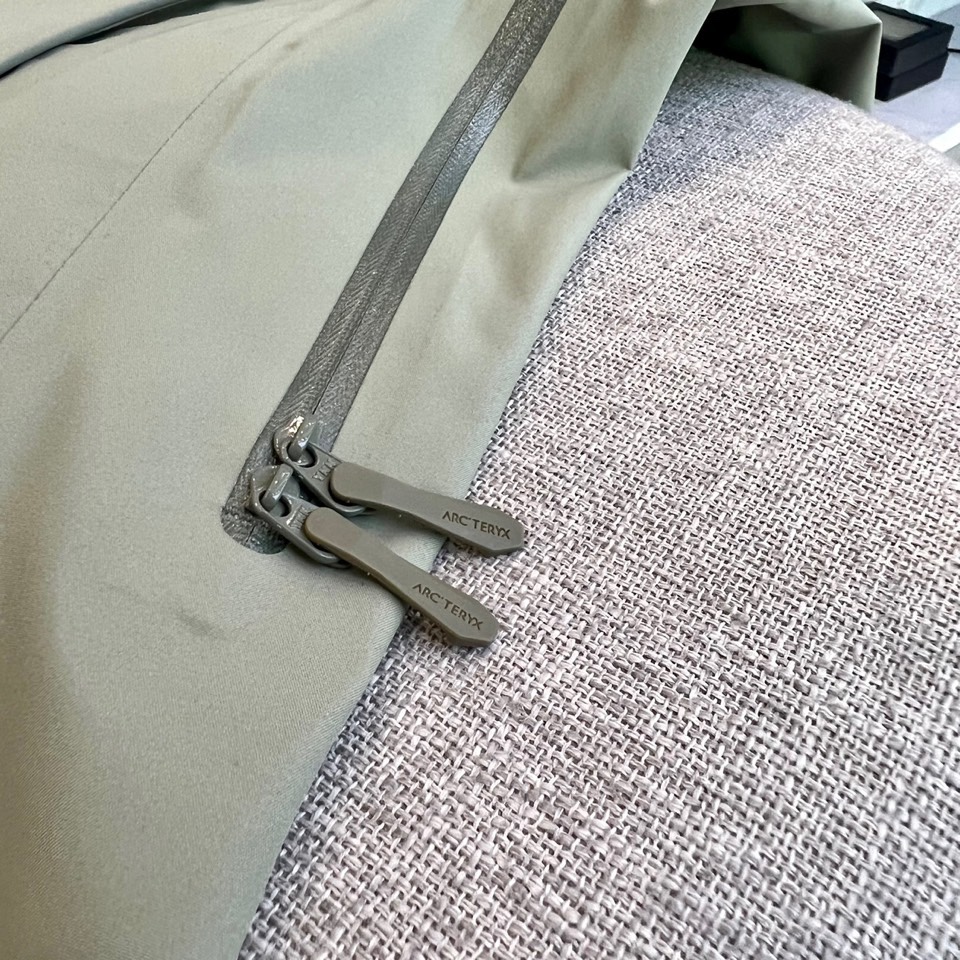 ARC’TERYX始祖鸟、高端定制户外冲锋衣鸟家三合一 埃尔法SV系列6代 《带救援反射器》还原zP该有