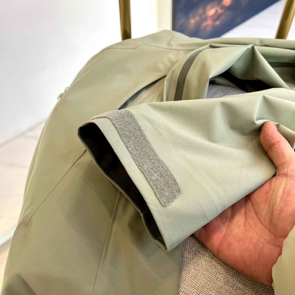 ARC’TERYX始祖鸟、高端定制户外冲锋衣鸟家三合一 埃尔法SV系列6代 《带救援反射器》还原zP该有