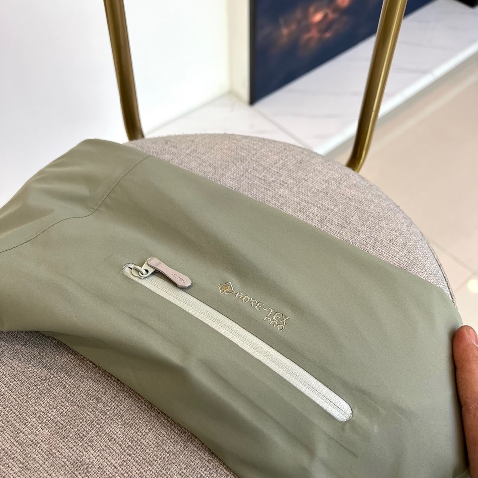 ARC’TERYX始祖鸟、高端定制户外冲锋衣鸟家三合一 埃尔法SV系列6代 《带救援反射器》还原zP该有