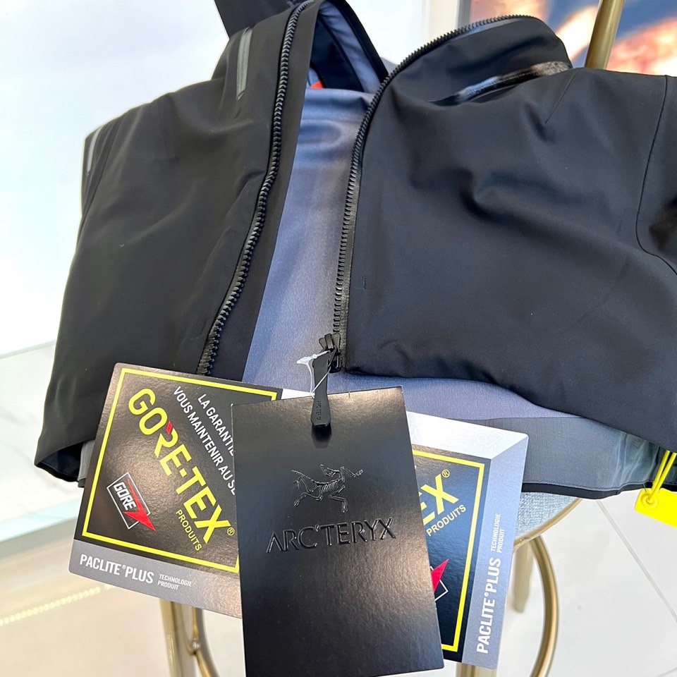 ARC’TERYX始祖鸟、高端定制户外冲锋衣鸟家三合一 埃尔法SV系列6代 《带救援反射器》还原zP该有