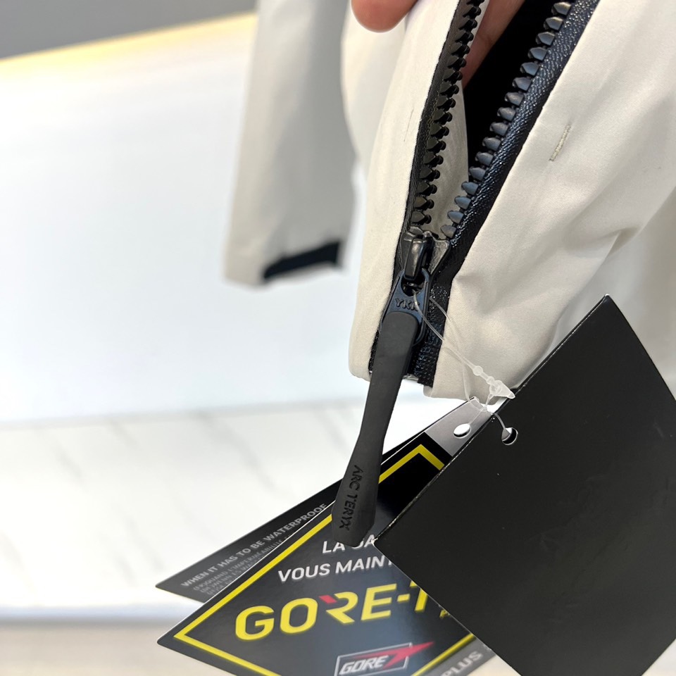 ARC’TERYX始祖鸟、高端定制户外冲锋衣鸟家三合一 埃尔法SV系列6代 《带救援反射器》还原zP该有