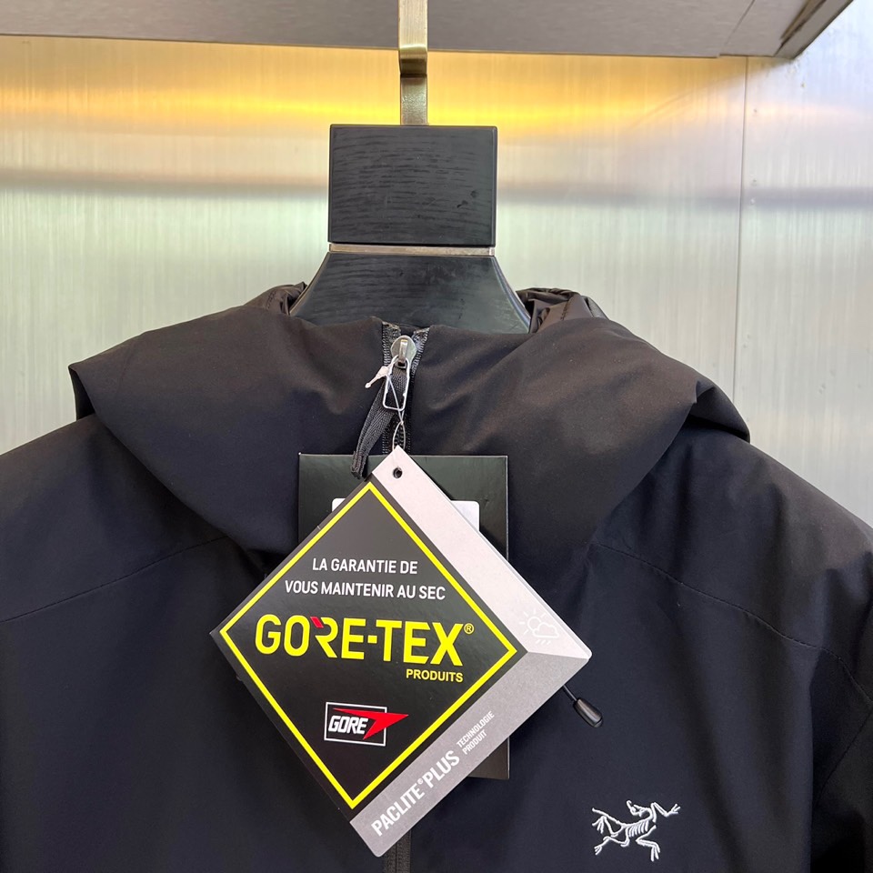 ARC’TERYX始祖鸟、今年鸟家王炸款三合一冲锋衣羽绒服了来了！一衣三穿！内胆带logo轻薄户外级羽绒