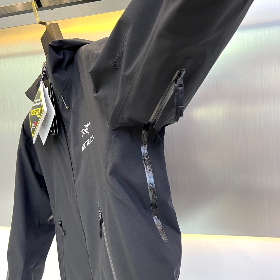 ARC’TERYX始祖鸟、今年鸟家王炸款三合一冲锋衣羽绒服了来了！一衣三穿！内胆带logo轻薄户外级羽绒