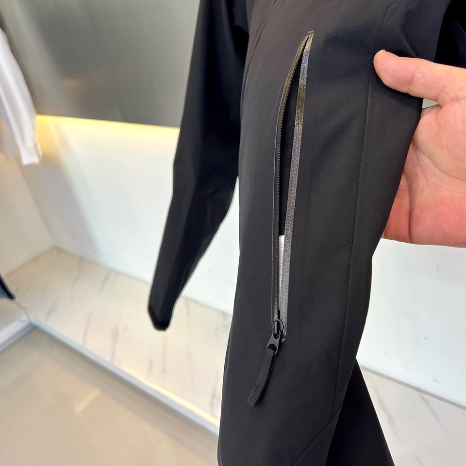 ARC’TERYX始祖鸟、今年鸟家王炸款三合一冲锋衣羽绒服了来了！一衣三穿！内胆带logo轻薄户外级羽绒