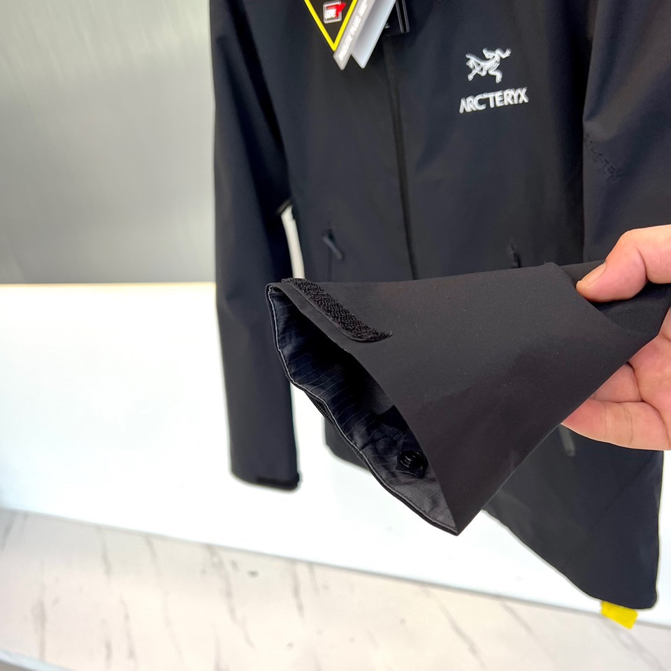 ARC’TERYX始祖鸟、今年鸟家王炸款三合一冲锋衣羽绒服了来了！一衣三穿！内胆带logo轻薄户外级羽绒