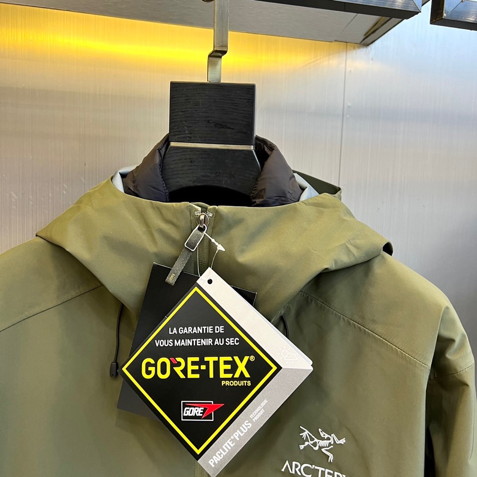 ARC’TERYX始祖鸟、今年鸟家王炸款三合一冲锋衣羽绒服了来了！一衣三穿！内胆带logo户外级羽绒服！