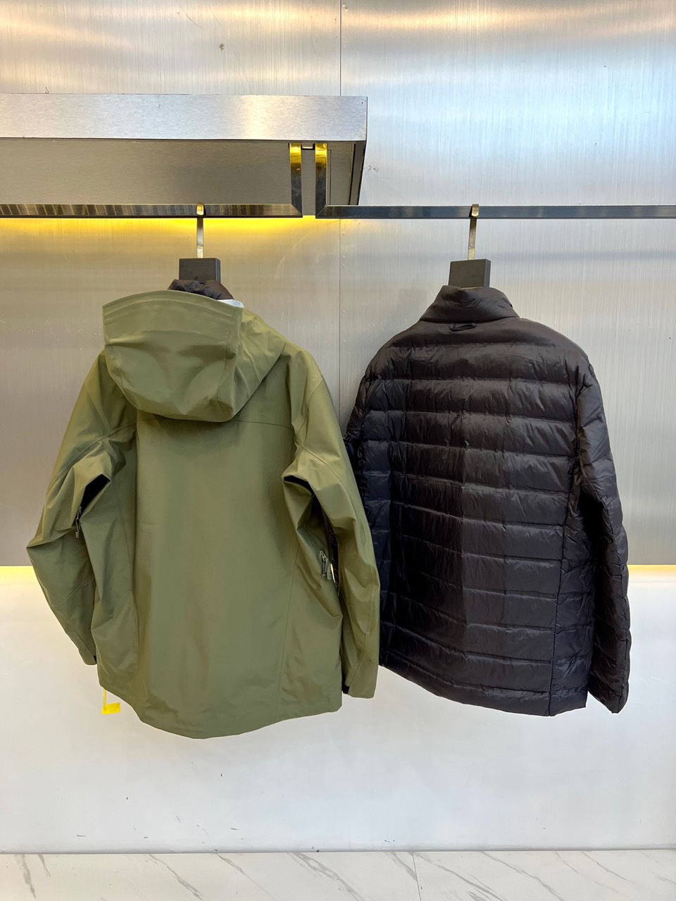 ARC’TERYX始祖鸟、今年鸟家王炸款三合一冲锋衣羽绒服了来了！一衣三穿！内胆带logo户外级羽绒服！