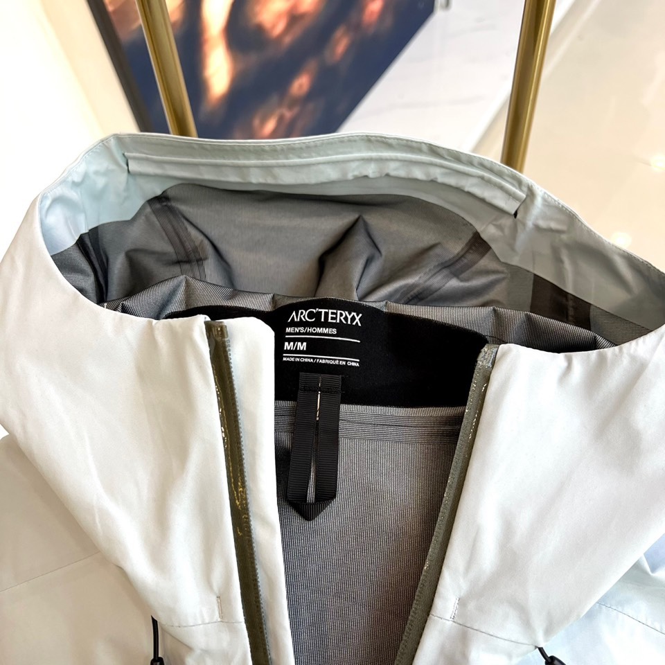 ARC’TERYX始祖鸟、今年鸟家王炸款三合一冲锋衣羽绒服了来了！一衣三穿！内胆带logo轻薄户外级羽绒