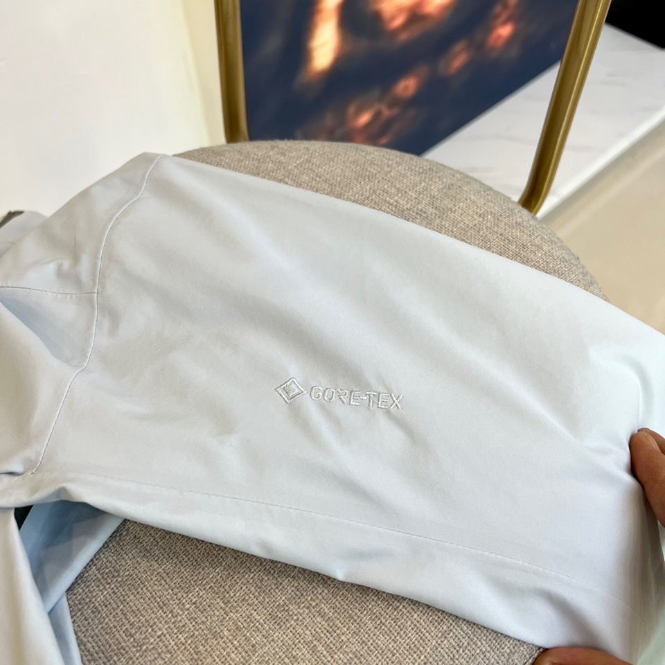 ARC’TERYX始祖鸟、今年鸟家王炸款三合一冲锋衣羽绒服了来了！一衣三穿！内胆带logo轻薄户外级羽绒