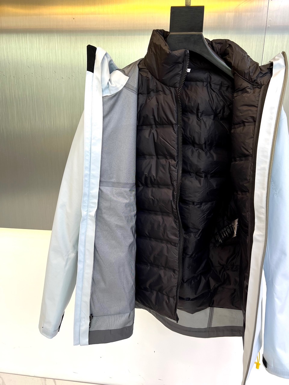 ARC’TERYX始祖鸟、今年鸟家王炸款三合一冲锋衣羽绒服了来了！一衣三穿！内胆带logo轻薄户外级羽绒