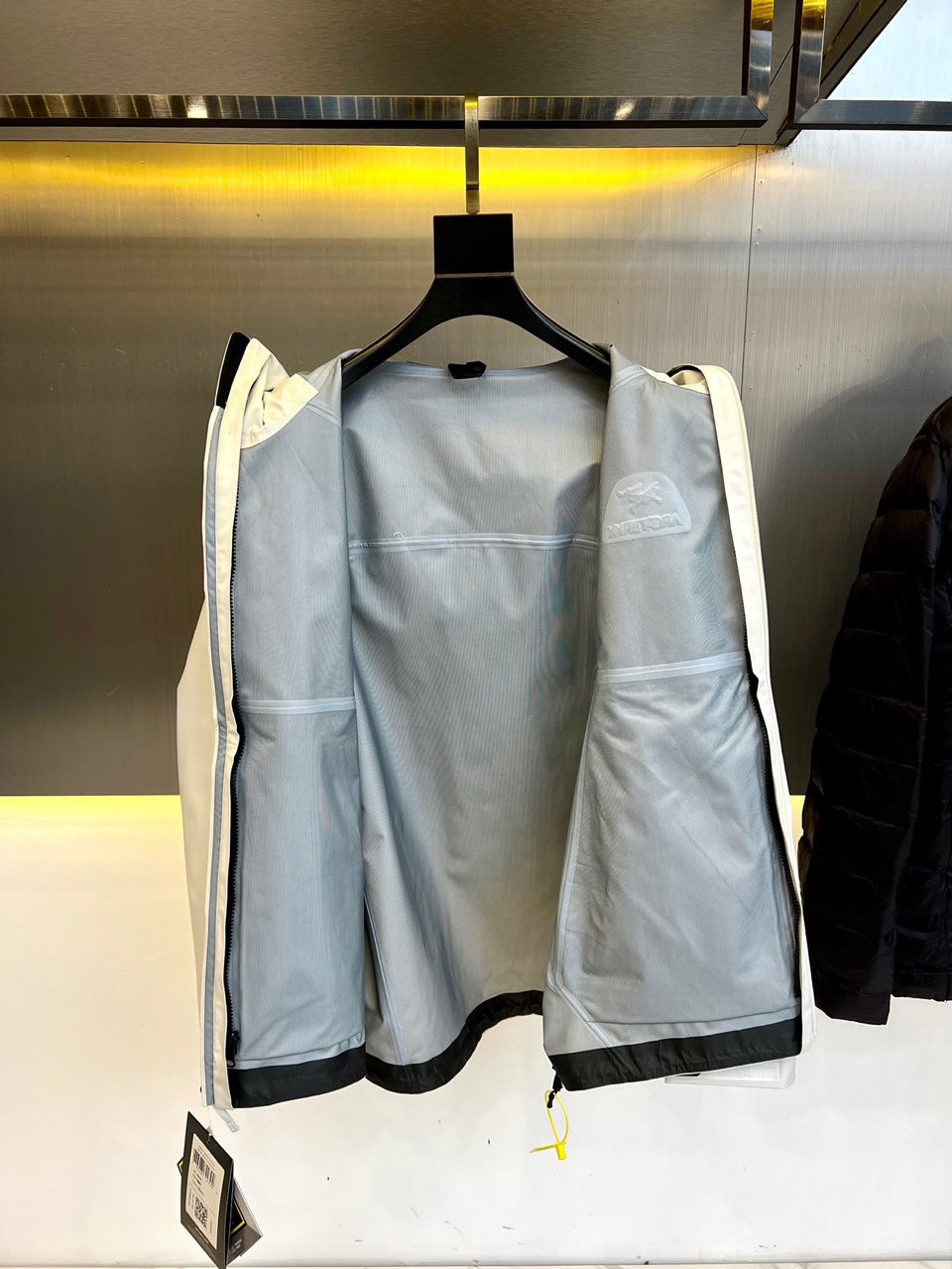 ARC’TERYX始祖鸟、今年鸟家王炸款三合一冲锋衣羽绒服了来了！一衣三穿！内胆带logo户外级羽绒服！