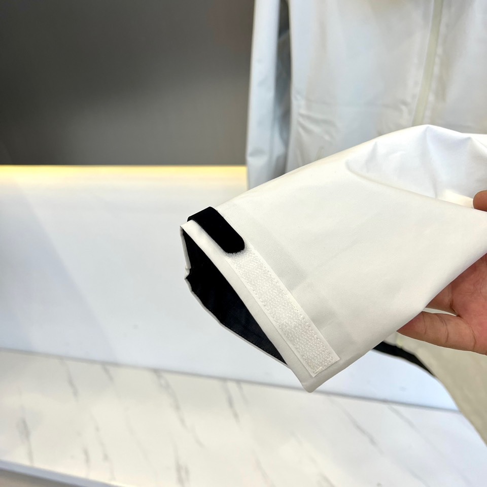 ARC’TERYX始祖鸟、今年鸟家王炸款三合一冲锋衣羽绒服了来了！一衣三穿！内胆带logo户外级羽绒服！