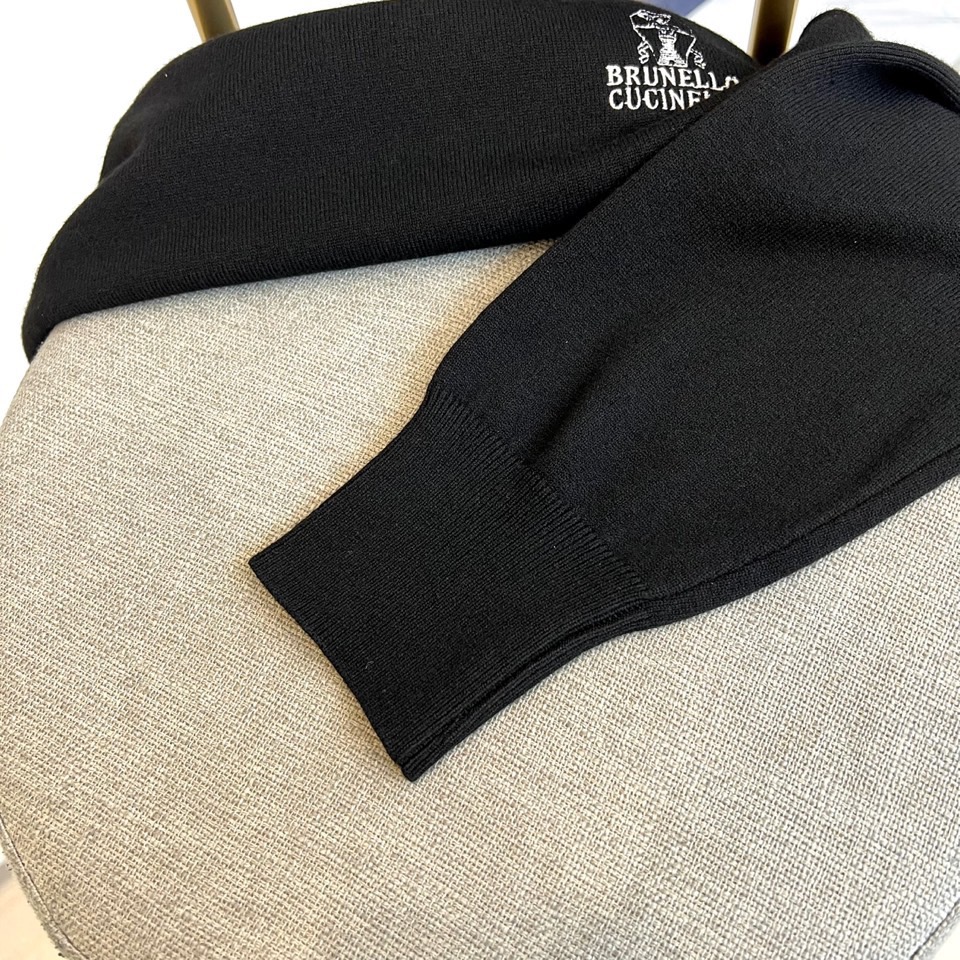 Brunello cucinelli-BC，2025秋冬新品针织系列衫采用100%精梳棉材质打造轻盈质感
