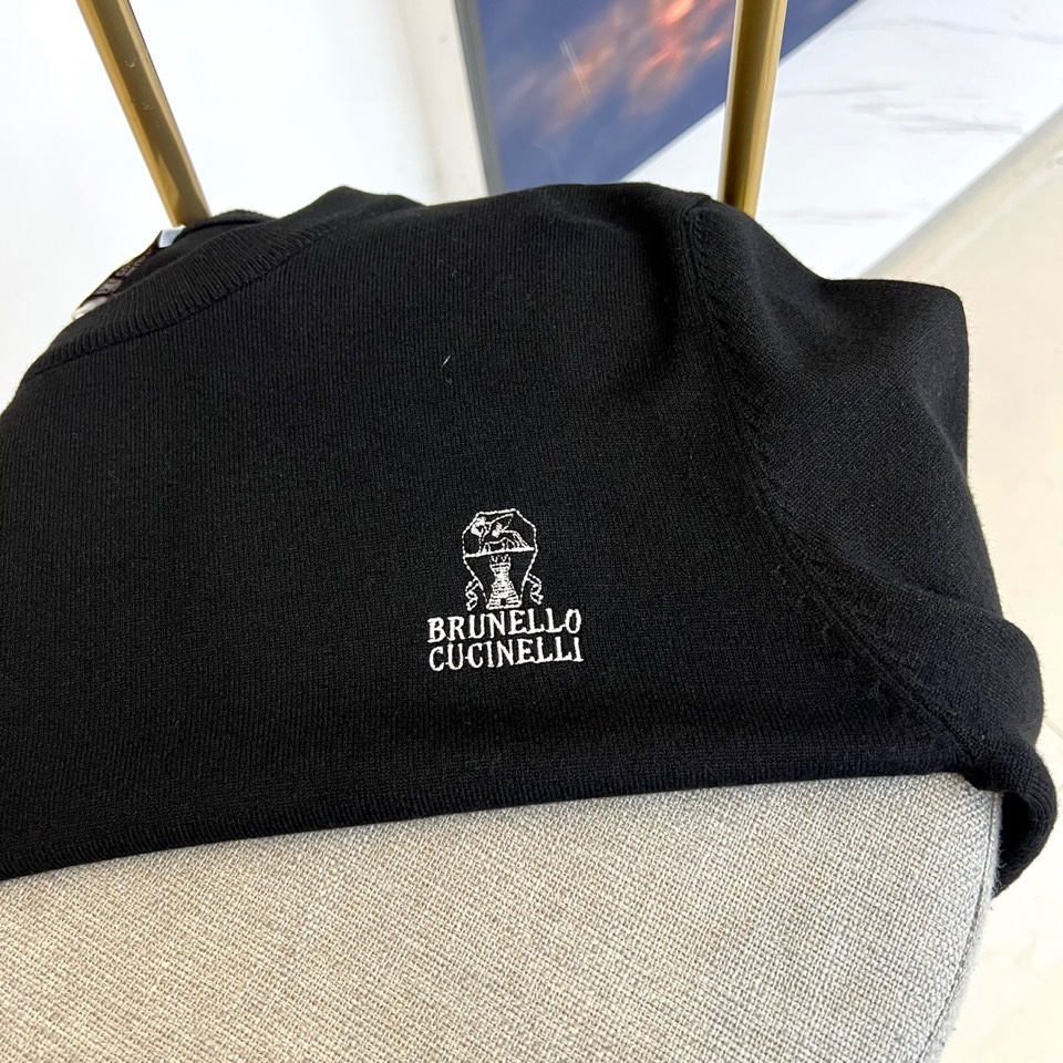 Brunello cucinelli-BC，2025秋冬新品针织系列衫采用100%精梳棉材质打造轻盈质感