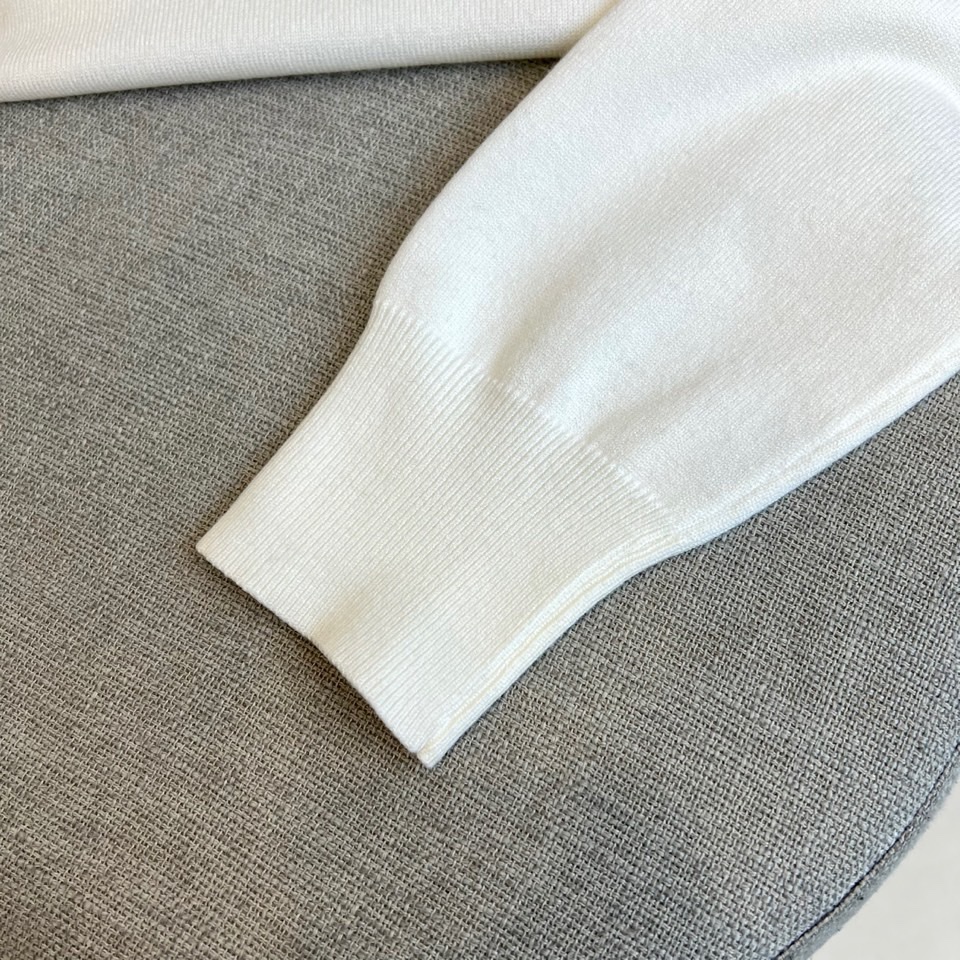 Brunello cucinelli-BC，2025秋冬新品针织系列衫采用100%精梳棉材质打造轻盈质感