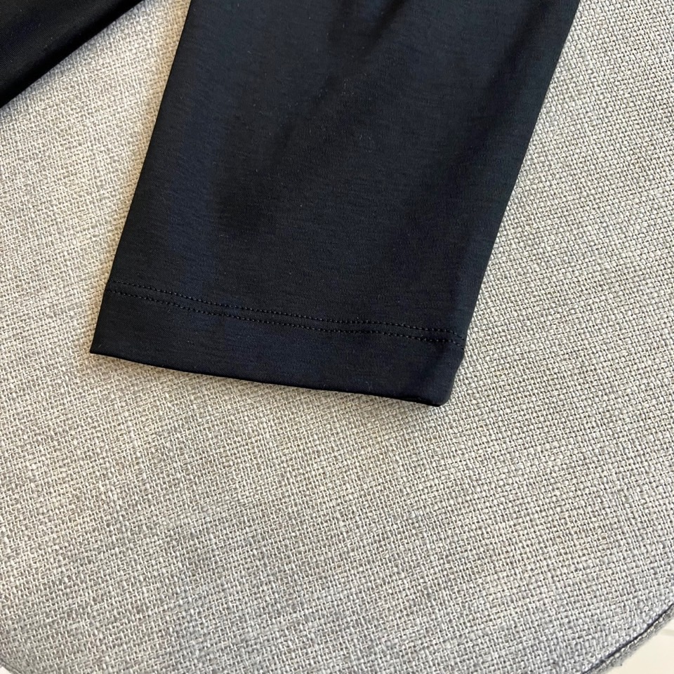 H爱马仕、2025秋冬新品 HERMÈS至简美学长袖T恤。采用72%棉、21%聚酯纤维与7%氨纶的科学配