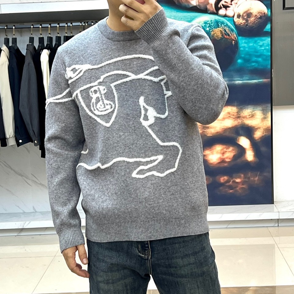 Bur巴宝莉、2025秋冬新品 |BURBERRY骑士精神羊毛🐑针织衫。灰色圆领针织衫以50%绵羊毛、1