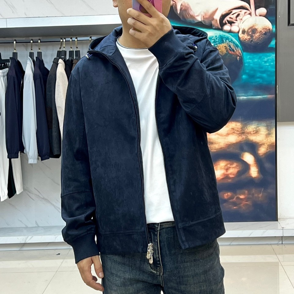 Brunello cucinelli-BC，2025秋冬新品都市机能夹克。连帽设计搭配可调节抽绳，帽檐硬