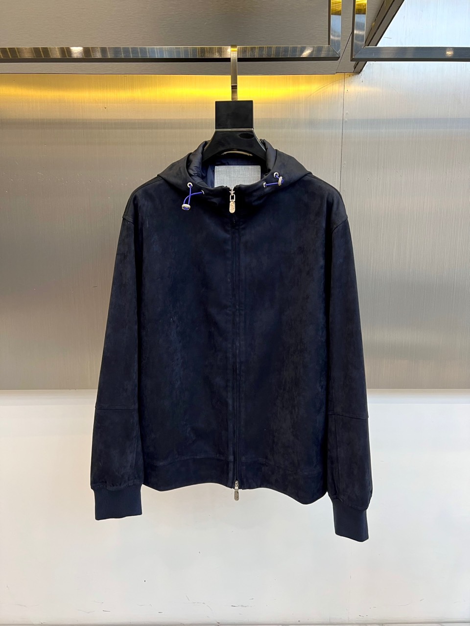 Brunello cucinelli-BC，2025秋冬新品都市机能夹克。连帽设计搭配可调节抽绳，帽檐硬