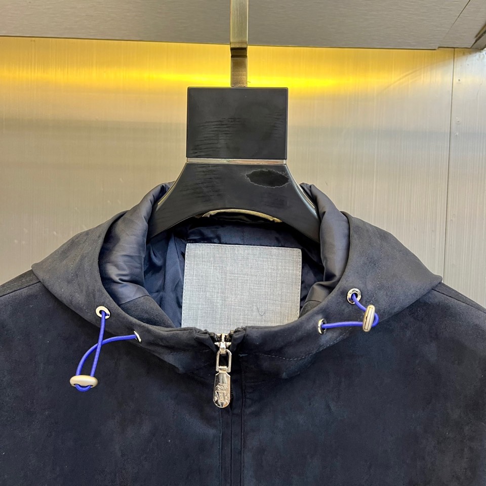 Brunello cucinelli-BC，2025秋冬新品都市机能夹克。连帽设计搭配可调节抽绳，帽檐硬