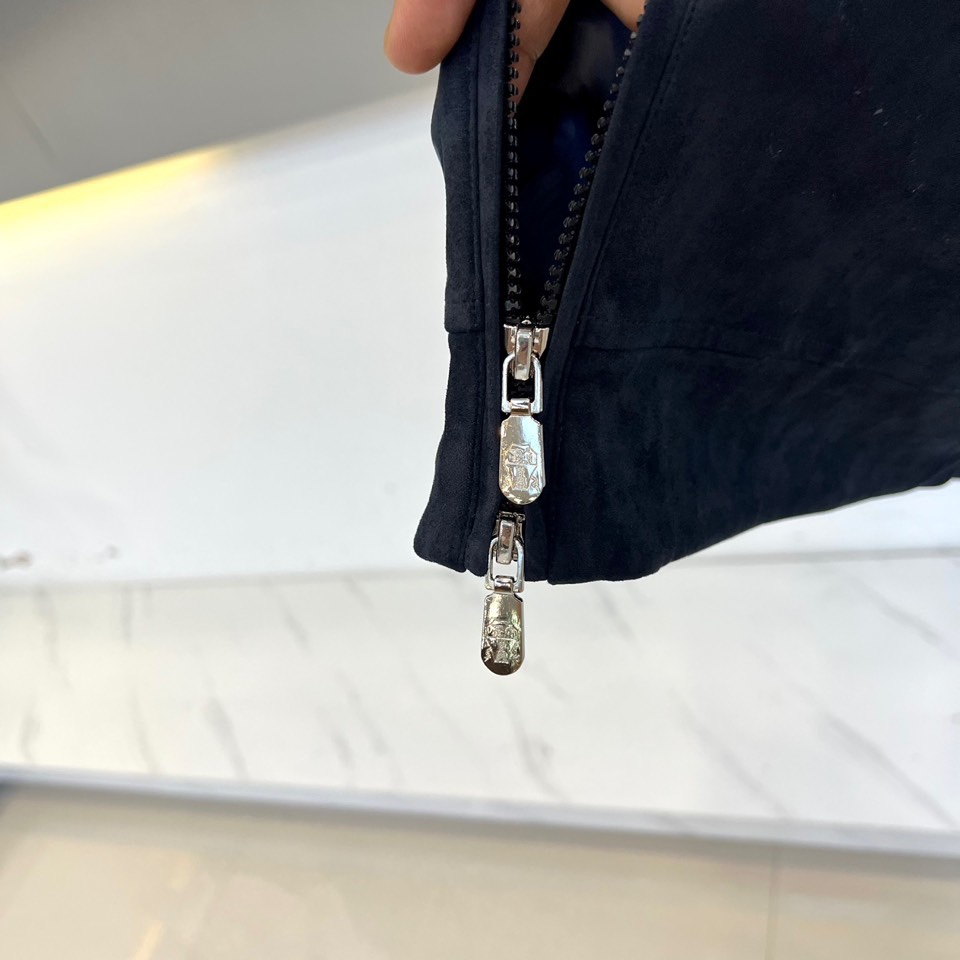 Brunello cucinelli-BC，2025秋冬新品都市机能夹克。连帽设计搭配可调节抽绳，帽檐硬