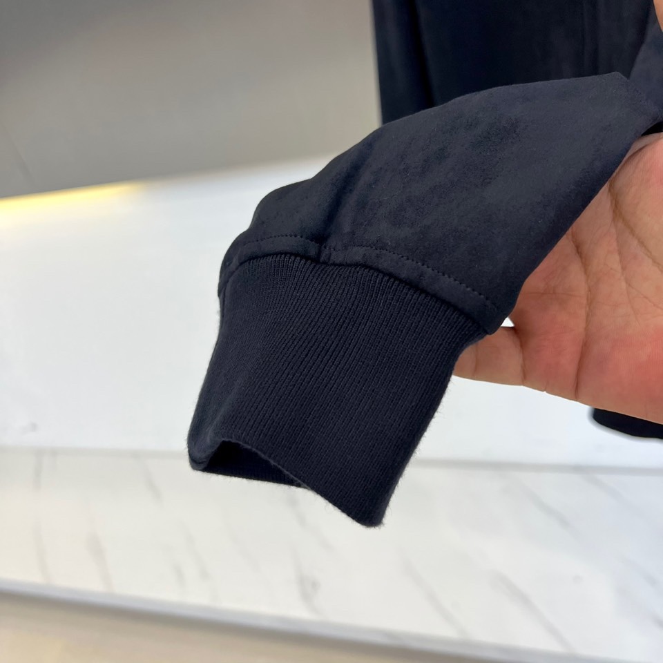 Brunello cucinelli-BC，2025秋冬新品都市机能夹克。连帽设计搭配可调节抽绳，帽檐硬