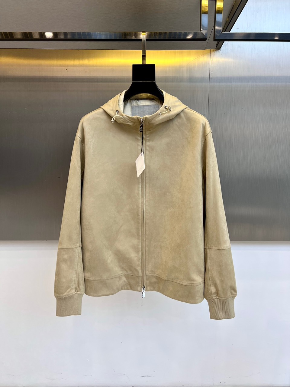 Brunello cucinelli-BC，2025秋冬新品都市机能夹克。连帽设计搭配可调节抽绳，帽檐硬