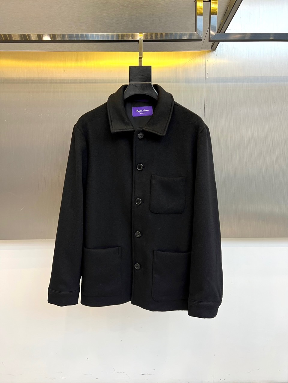 Polo RalP🆕h Lauren拉夫劳伦、22025秋冬新品翻领外套。本品以高级灰调诠释简约美学，采