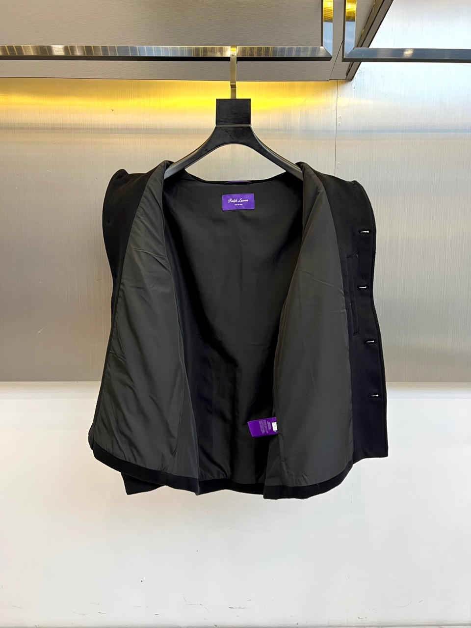 Polo RalP🆕h Lauren拉夫劳伦、22025秋冬新品翻领外套。本品以高级灰调诠释简约美学，采