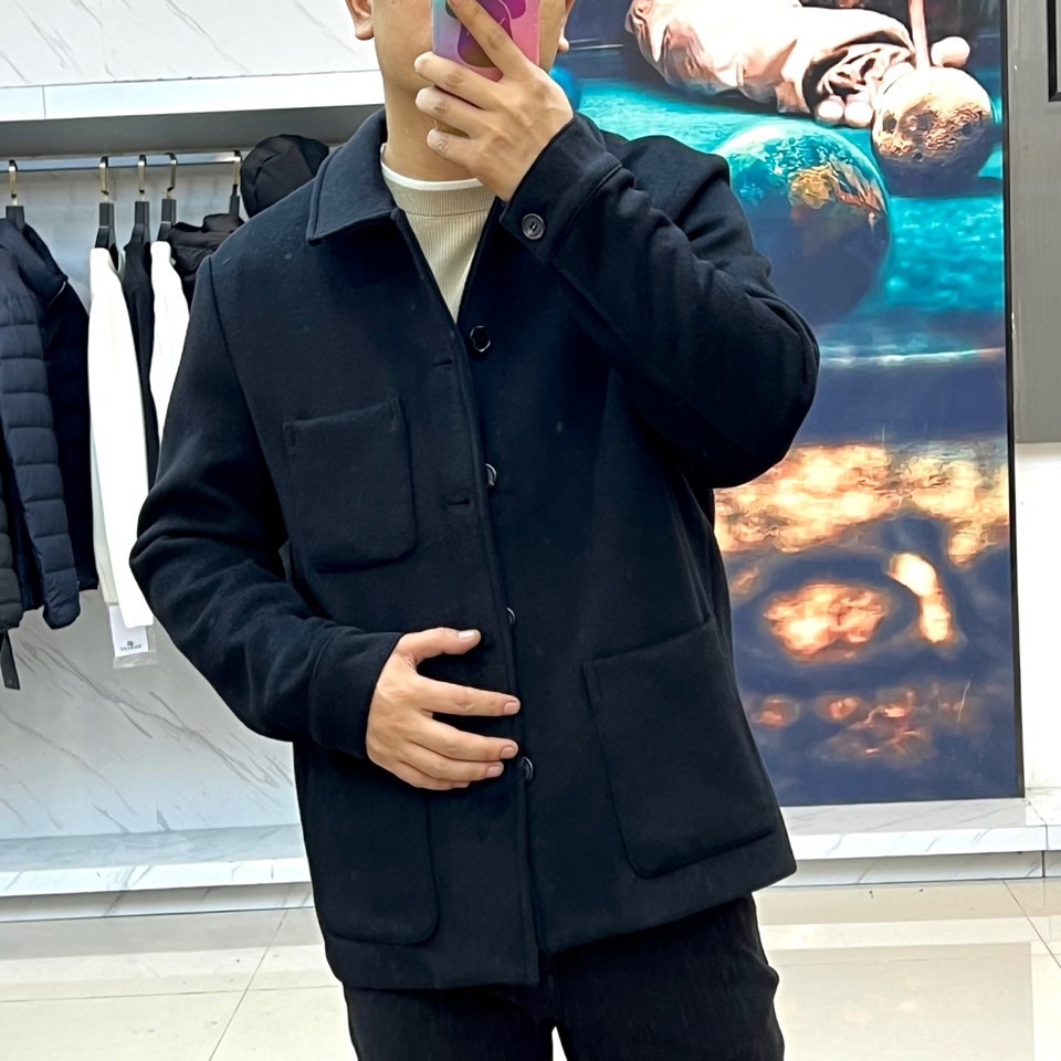 Polo RalP🆕h Lauren拉夫劳伦、22025秋冬新品翻领外套。本品以高级灰调诠释简约美学，采