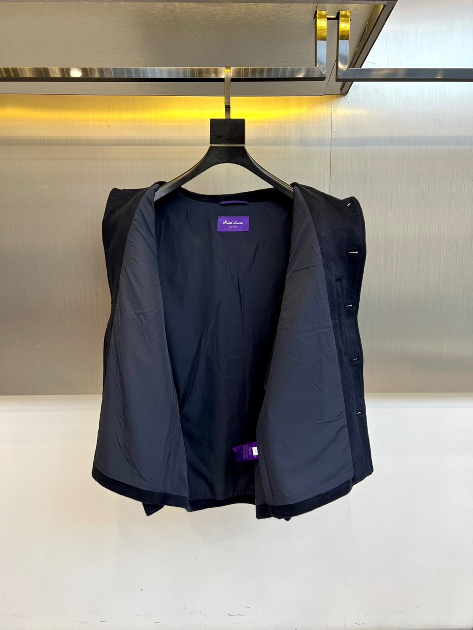 Polo RalP🆕h Lauren拉夫劳伦、22025秋冬新品翻领外套。本品以高级灰调诠释简约美学，采