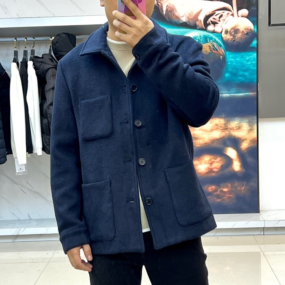 Polo RalP🆕h Lauren拉夫劳伦、22025秋冬新品翻领外套。本品以高级灰调诠释简约美学，采