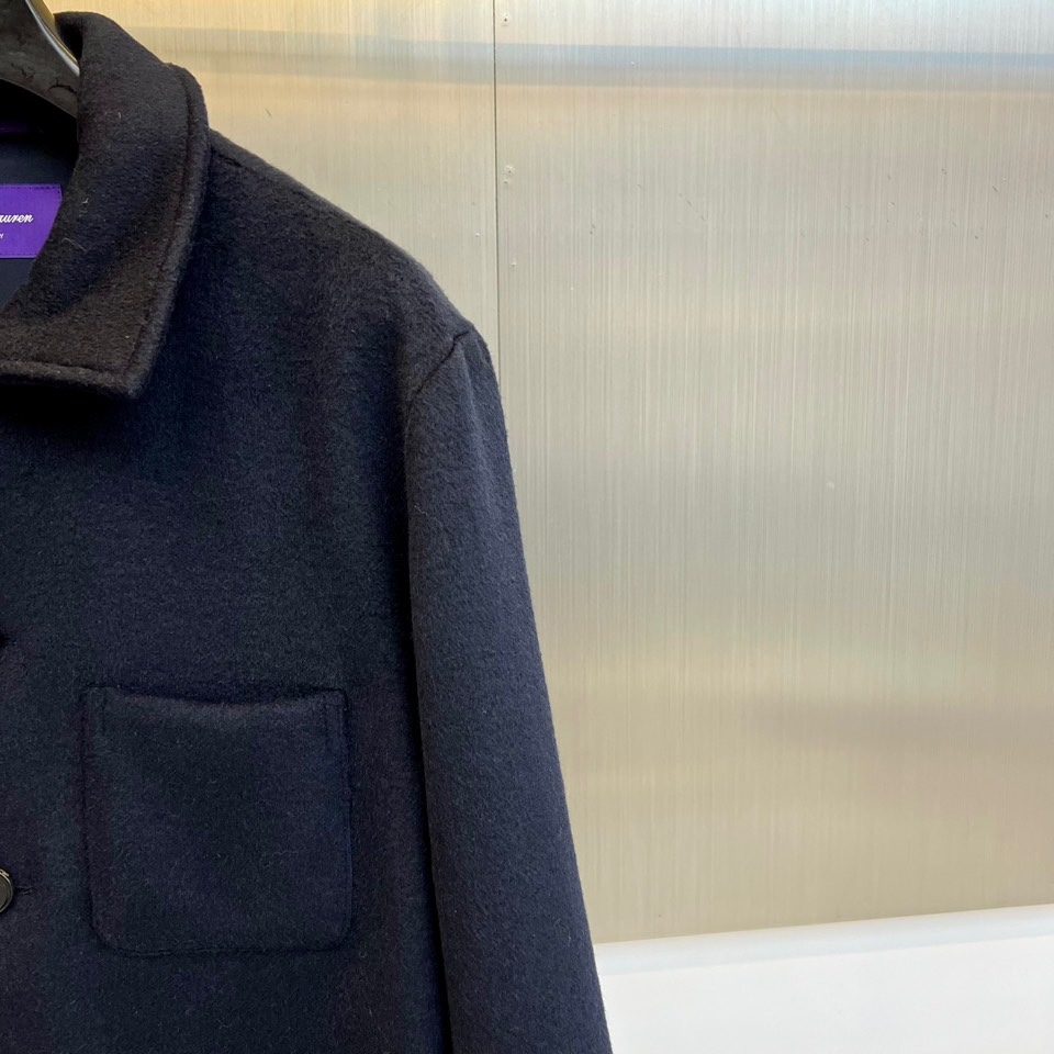 Polo RalP🆕h Lauren拉夫劳伦、22025秋冬新品翻领外套。本品以高级灰调诠释简约美学，采