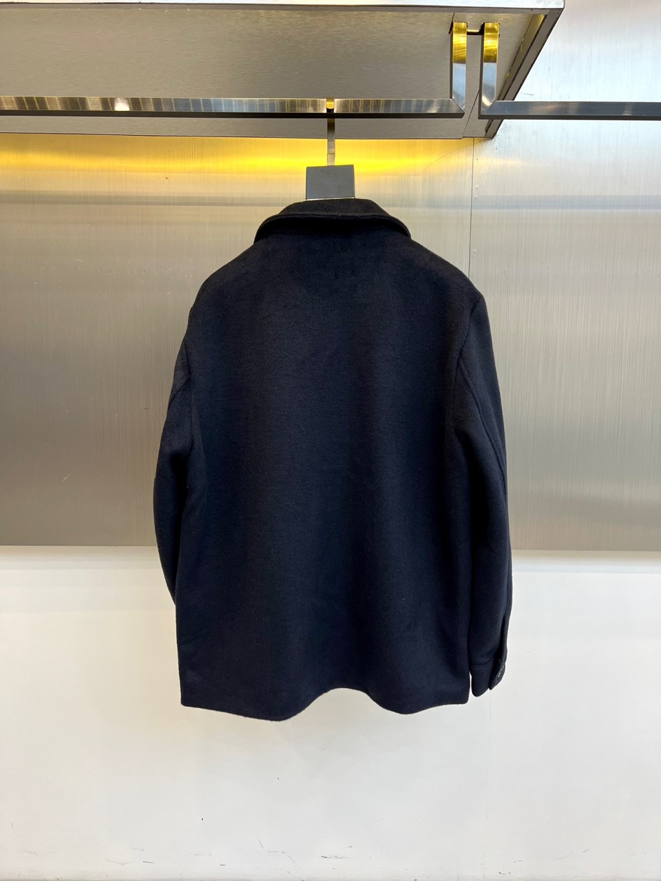 Polo RalP🆕h Lauren拉夫劳伦、22025秋冬新品翻领外套。本品以高级灰调诠释简约美学，采