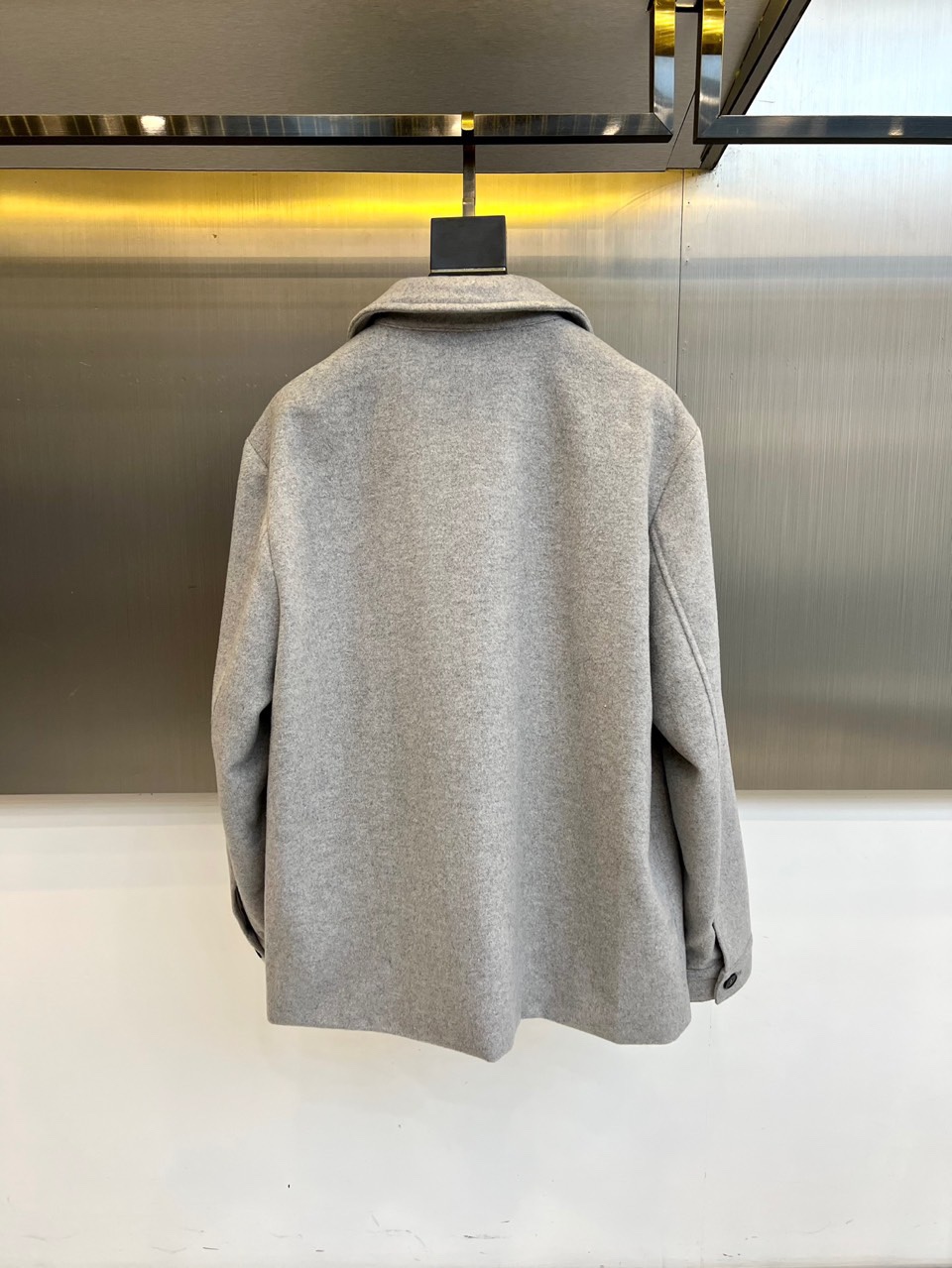 Polo RalP🆕h Lauren拉夫劳伦、22025秋冬新品翻领外套。本品以高级灰调诠释简约美学，采