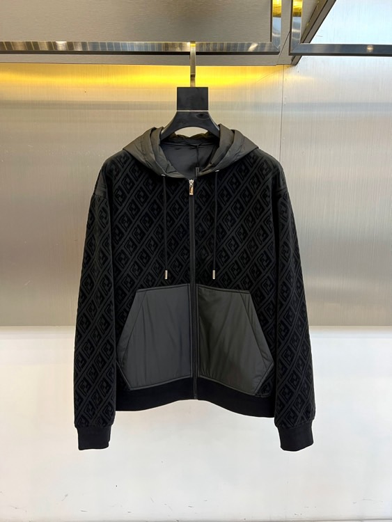 NO:600873,Fend, the new black flocked hooded jacket for autumn and winter 2025, interprets modern urban aesthetics with the brand's iconic presbyopic pattern. The style adopts a hooded design with an adjustable drawstring, and the front is equipped with a smooth metal zipper opening and closing system. The body is covered with classic Monogram prints, which are presented with a three-dimensional texture through special technology and form a clever contrast with the crisp splicing fabric. Ribbed edge processing is used on the cuffs and hem, which not only ensures windproof function but also strengthens the contour lines.  The fabric is made of polyester fiber, which is both wear-resistant and drapey; the lining is made of polyester fiber to ensure a skin-friendly experience. Its design combines century-old brand genes with pragmatism, and can be paired with casual trousers to create a street style, or it can be combined with leather items to create a mixed level. From the city  From city roaming to night socializing, this jacket balances the eternal charm of presbyopia patterns with functional details, becoming a carrier that connects traditional luxury and contemporary trends. The implementation standards strictly follow FZ/T81008-, and the safety category complies with GB18401-2010  Category C specification, interpreting FENDI’s persistent pursuit of quality. 48-56 (model 173, 143 pounds upper body size 50),, fendi, fendi, jackets & coats, hats, alexander wang19860909Fend芬迪、2025秋冬新品黑色植绒连帽外套,以品牌标志性老花图案演绎现代都市美学.款式采用连帽设计搭配可调节抽绳,前襟配置顺滑金属拉链开合系统.衣身满铺经典Monogram印花,通过特殊工艺呈现立体质感,并与挺括的拼接面料形成巧妙对比.袖口及下摆采用罗纹收边工艺,既确保防风功能又强化轮廓线条. 面料选用聚酯纤维材质,兼具耐磨性与垂坠感；里料采用聚酯纤维保证亲肤体验.其设计将百年品牌基因与实用主义相融合,可搭配休闲裤装打造街头风格,亦可与皮革单品碰撞出混搭层次.从城市漫游到夜间社交,这款外套以老花图案的永恒魅力与机能细节的平衡,成为连接传统奢华与当代潮流的载体.执行标准严格遵循FZ/T81008-,安全类别符合GB18401-2010 C类规范,诠释FENDI对品质的执着追求.48-56（模特173,143斤上身50码）,,fendi,fendi,jackets & coats,hats,alexander wang,Men's clothing