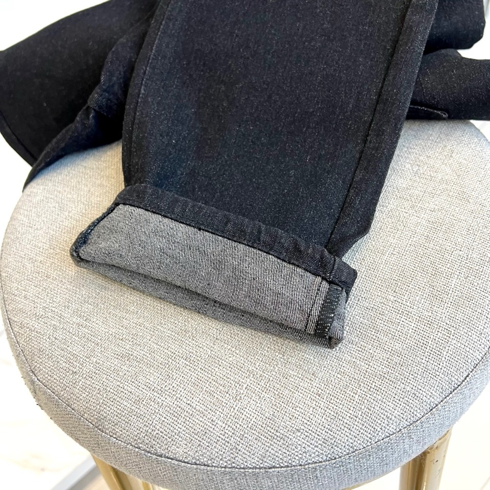 VES范思哲、2025早春新款 男士口袋小直筒牛仔长裤！进口超柔丹宁牛仔布面料，触感软糯柔和有弹力，同时