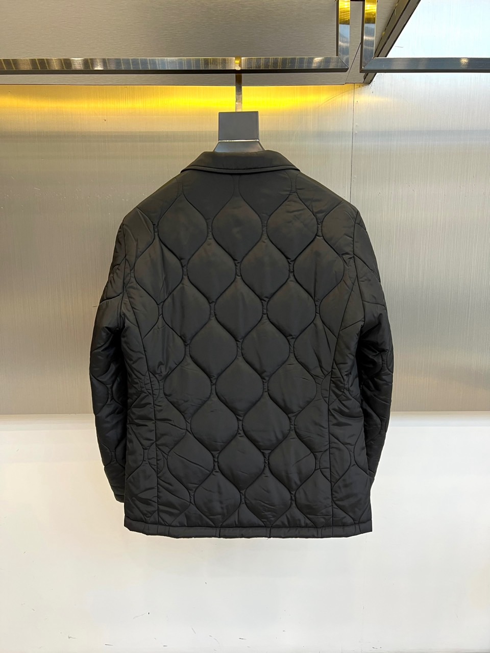 Bur巴宝莉、25秋冬新品 浅卡其绗缝西装外套 | 英伦优雅的当代诠释经典菱格，隽永美学浅卡其色菱形绗缝