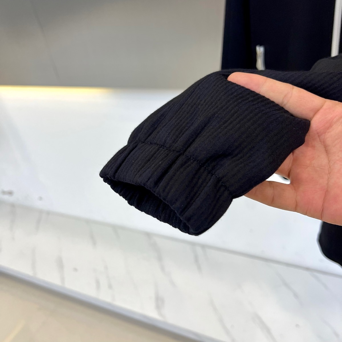 Brunello Cucinelli-BC、2025秋冬新品连帽防风外套，这款深棕色外套采用功能性连帽设