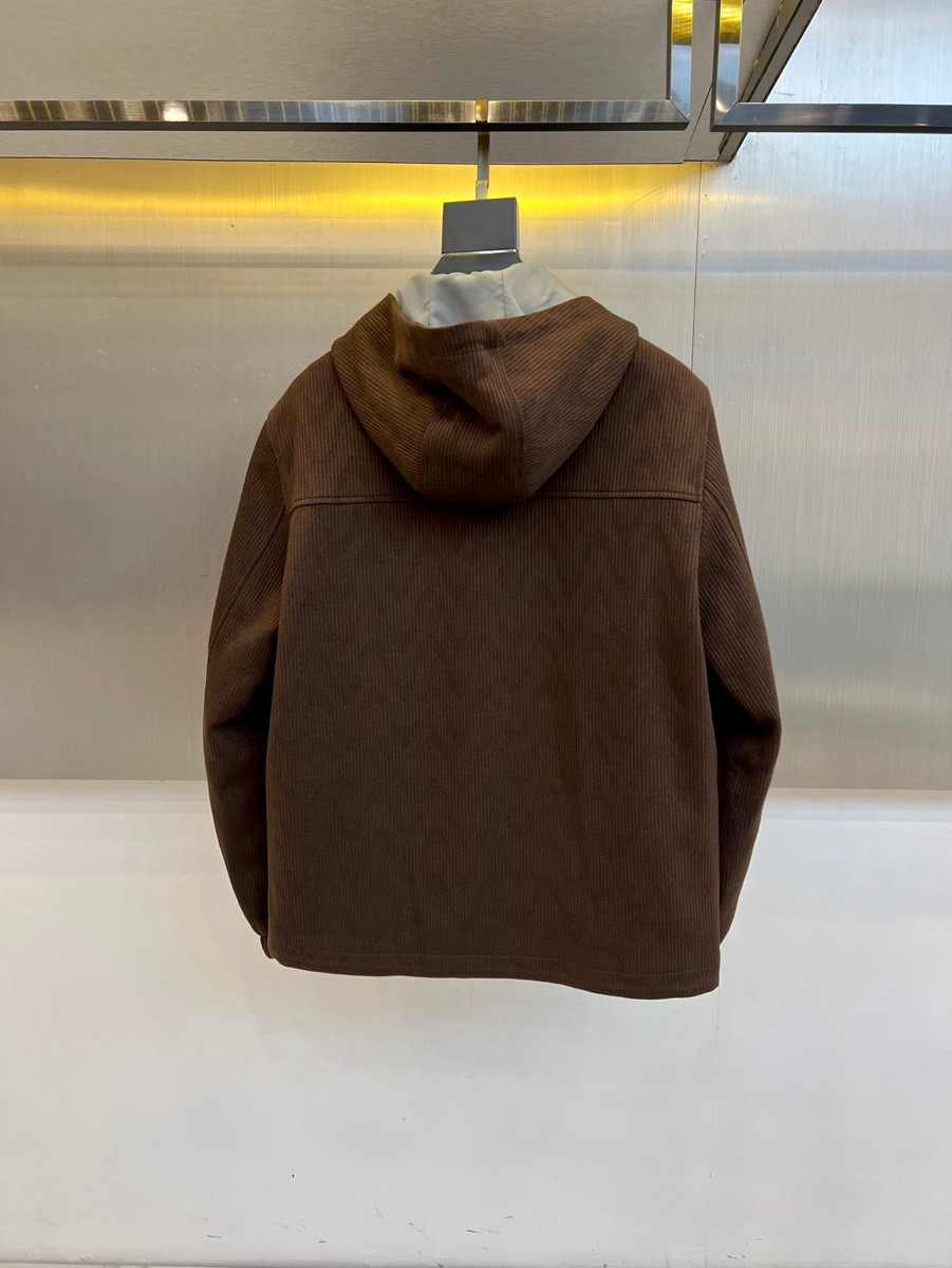 Brunello Cucinelli-BC、2025秋冬新品连帽防风外套，这款深棕色外套采用功能性连帽设