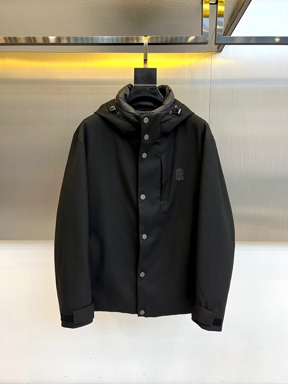 Brunello Cucinelli-BC，（高端鹅绒）2025秋冬新品黑色连帽外套，以简约设计与实用功