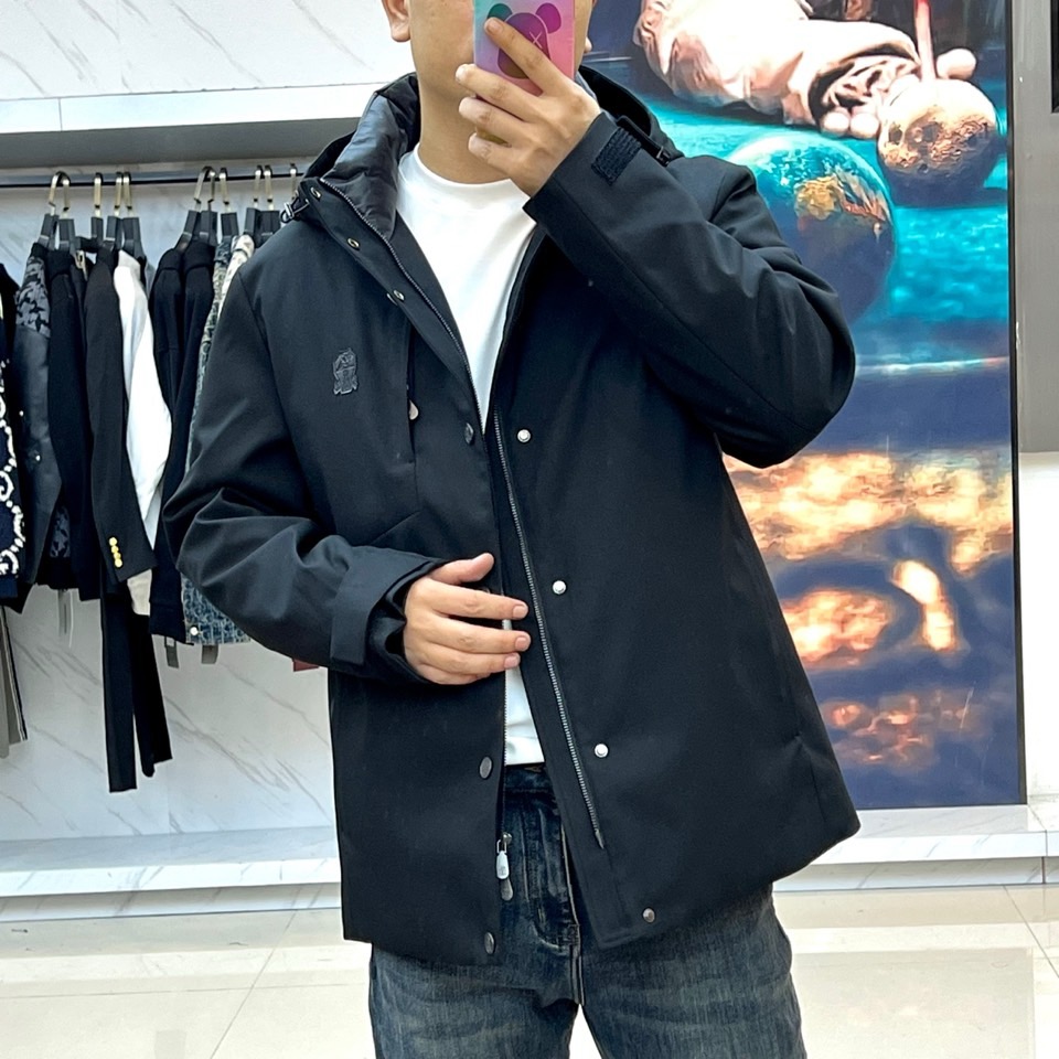 Brunello Cucinelli-BC，（高端鹅绒）2025秋冬新品黑色连帽外套，以简约设计与实用功