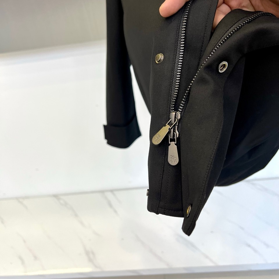 Brunello Cucinelli-BC，（高端鹅绒）2025秋冬新品黑色连帽外套，以简约设计与实用功