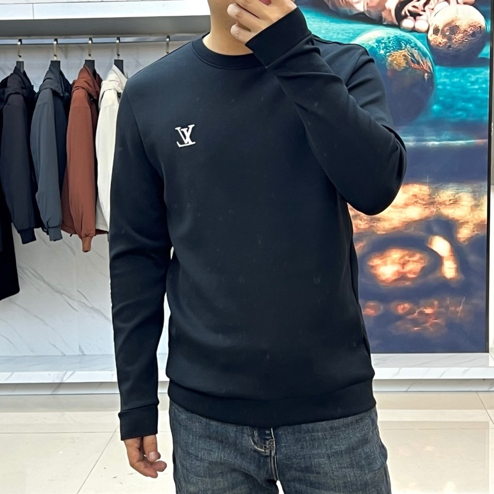 1v威登、2025秋冬新品男士空气层卫衣，这款圆领卫衣采用95%棉与5%氨纶精准配比的空气层面料，通过独