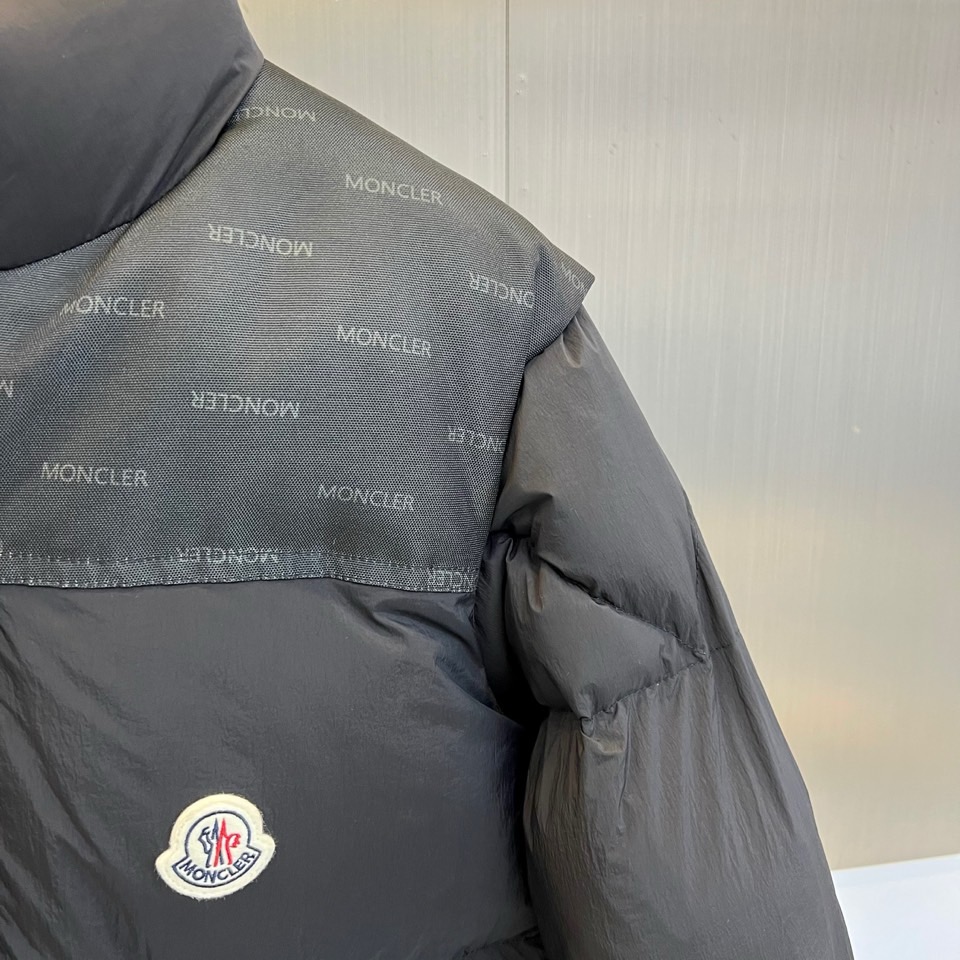 Mon蒙口、2025秋冬新品创新推出多功能羽绒服系列，【双面穿，袖子可拆卸】以深棕色与经典黑色演绎实用美