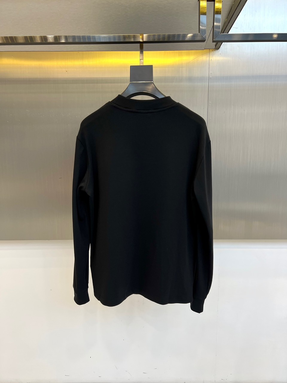 Bur巴宝莉、2025秋冬新品男士薄绒打底衫，采用100%棉质面料打造亲肤质感，领口与袖口融入5%氨纶混