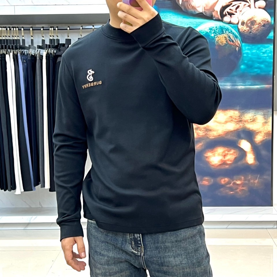 Bur巴宝莉、2025秋冬新品男士薄绒打底衫，采用100%棉质面料打造亲肤质感，领口与袖口融入5%氨纶混