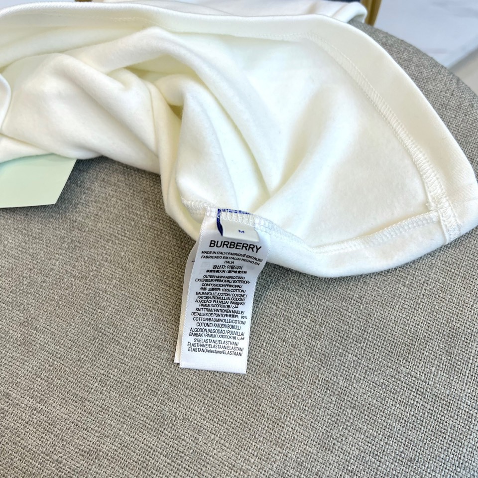 Bur巴宝莉、2025秋冬新品男士薄绒打底衫，采用100%棉质面料打造亲肤质感，领口与袖口融入5%氨纶混