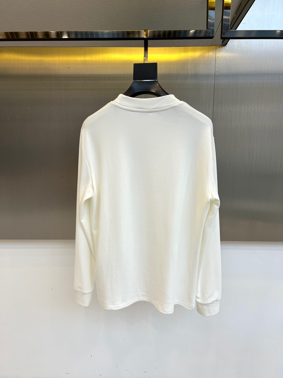 Bur巴宝莉、2025秋冬新品男士薄绒打底衫，采用100%棉质面料打造亲肤质感，领口与袖口融入5%氨纶混