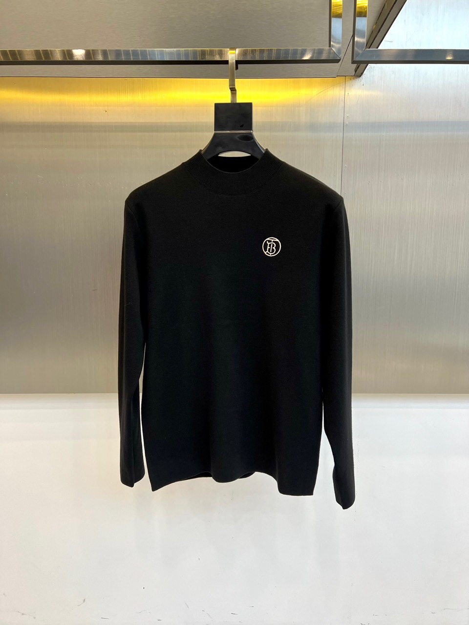 Bur巴宝莉、2025秋冬新品男士羊毛🐑针织衫，这款半高领针织衫采用创新面料配比，47.8%羊毛与27.